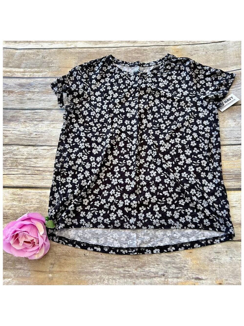NWT FLOWER TEE